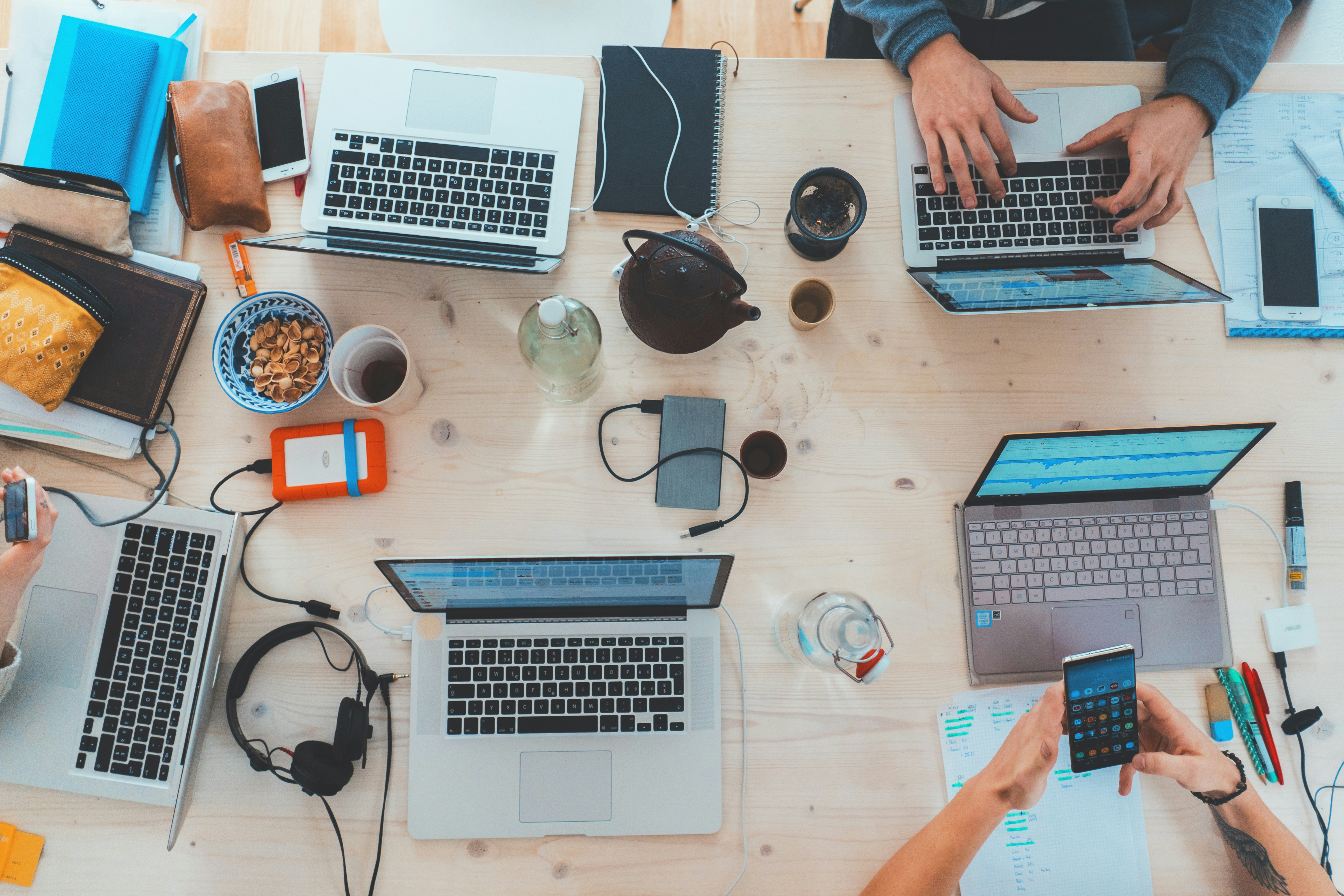 Infographic showing key factors for evaluating digital marketing providers